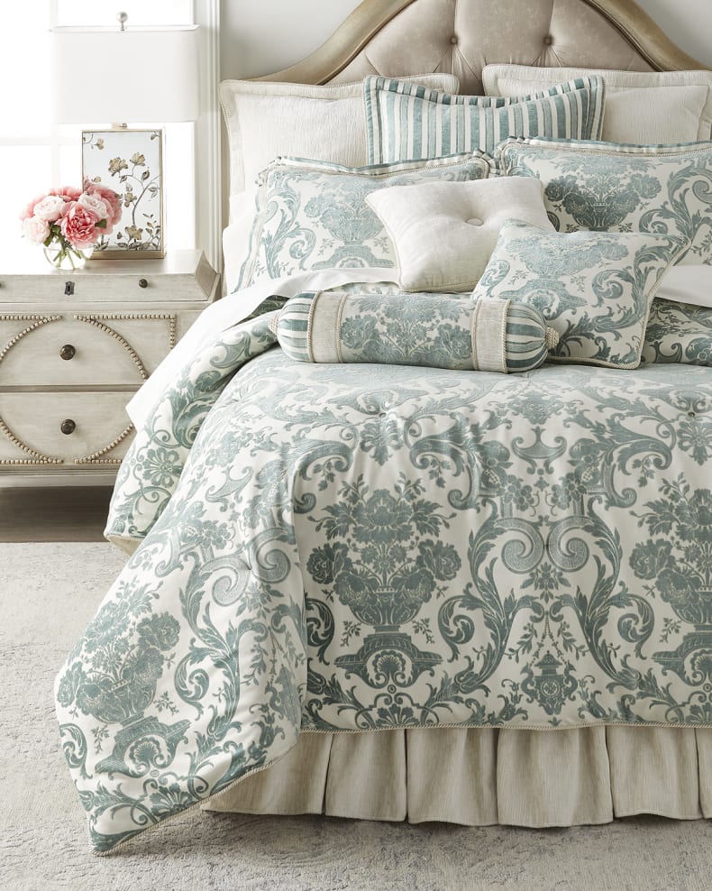 Annabelle Velvet Button 20X20 Pillow