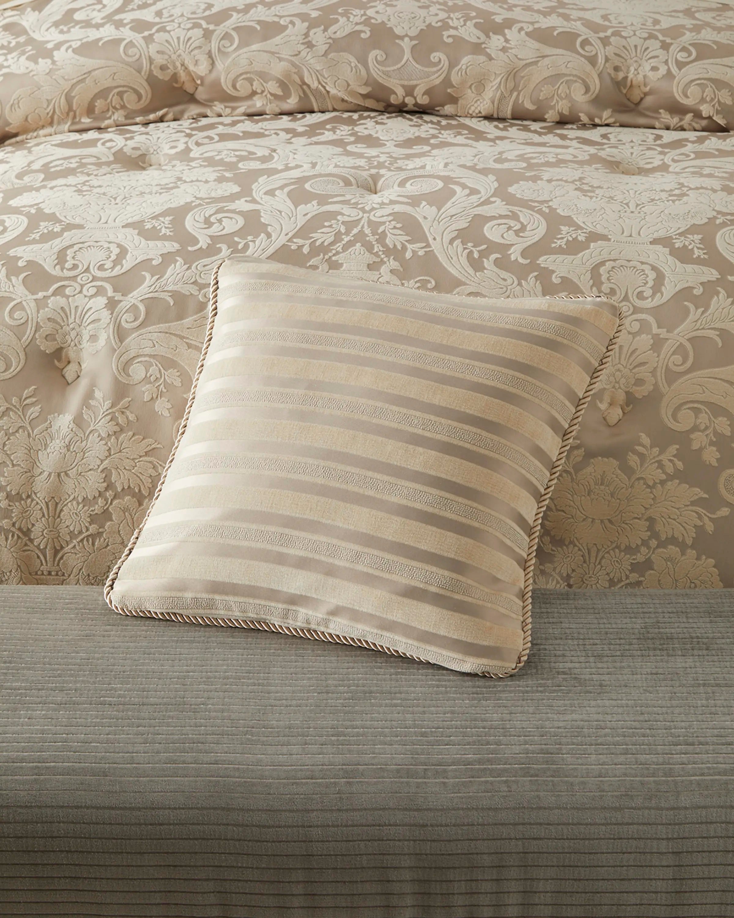 Annabelle Main 20X20 Pillow