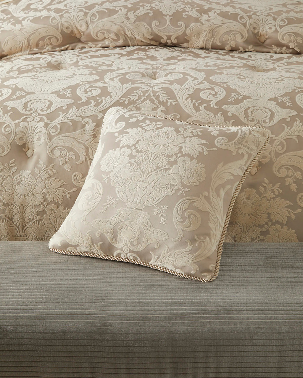 Annabelle Main 20X20 Pillow