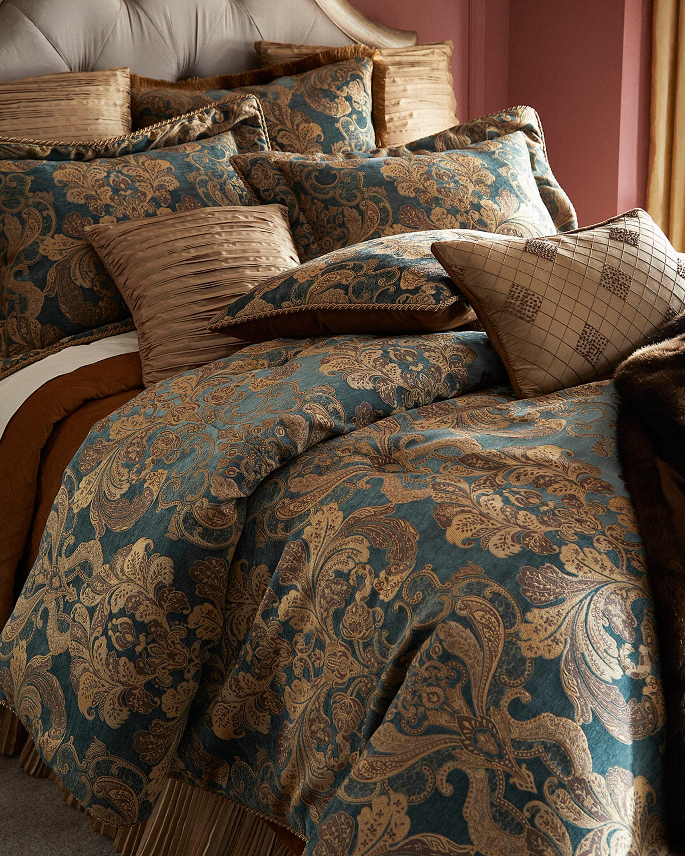 Elite Velvet Coverlet - Queen